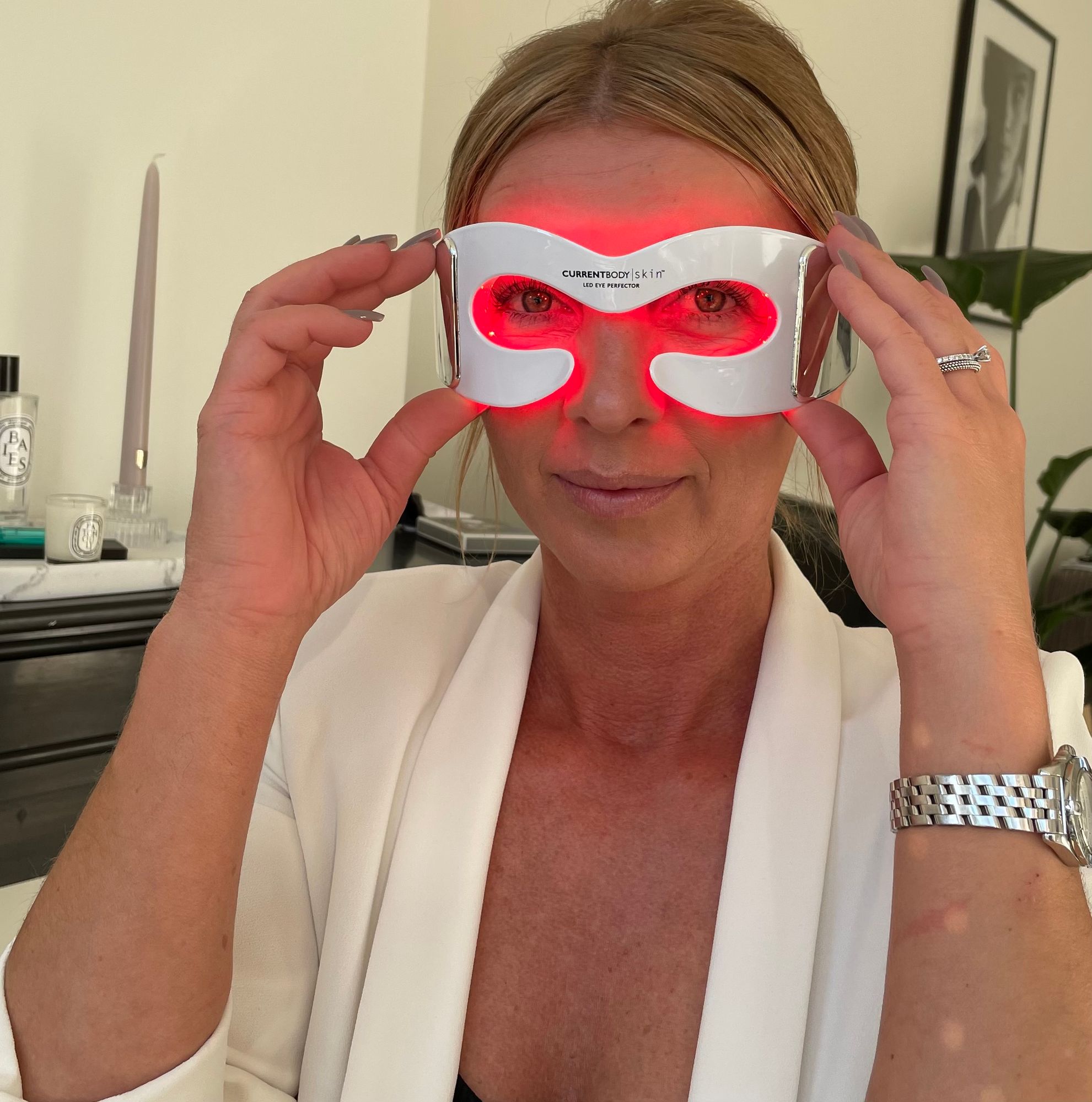 LED Eye Mask | Under Eye Red Light Therapy | CurrentBody Skin 