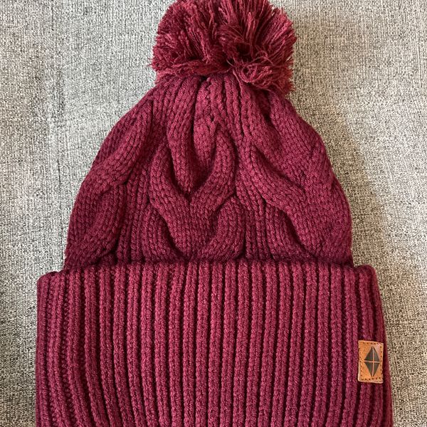 Chunky Knit Adult Pom Beanie in Midnight | Kyte Baby display picture 1