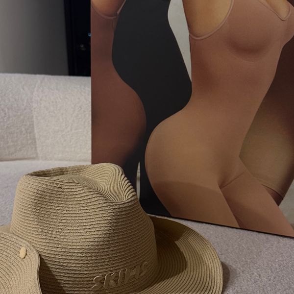 SKIMS WOVEN SIDE SNAP HAT NIP SKIMS ACCESSORIES WOVEN SIDE SNAP HAT | NATURAL RAFFIA | SKIMS main image 4