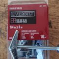 Package of Everbilt toggle bolts for hollow walls, 1/4 inch x 3 inch size, 10 pieces, displayed on wooden surface
