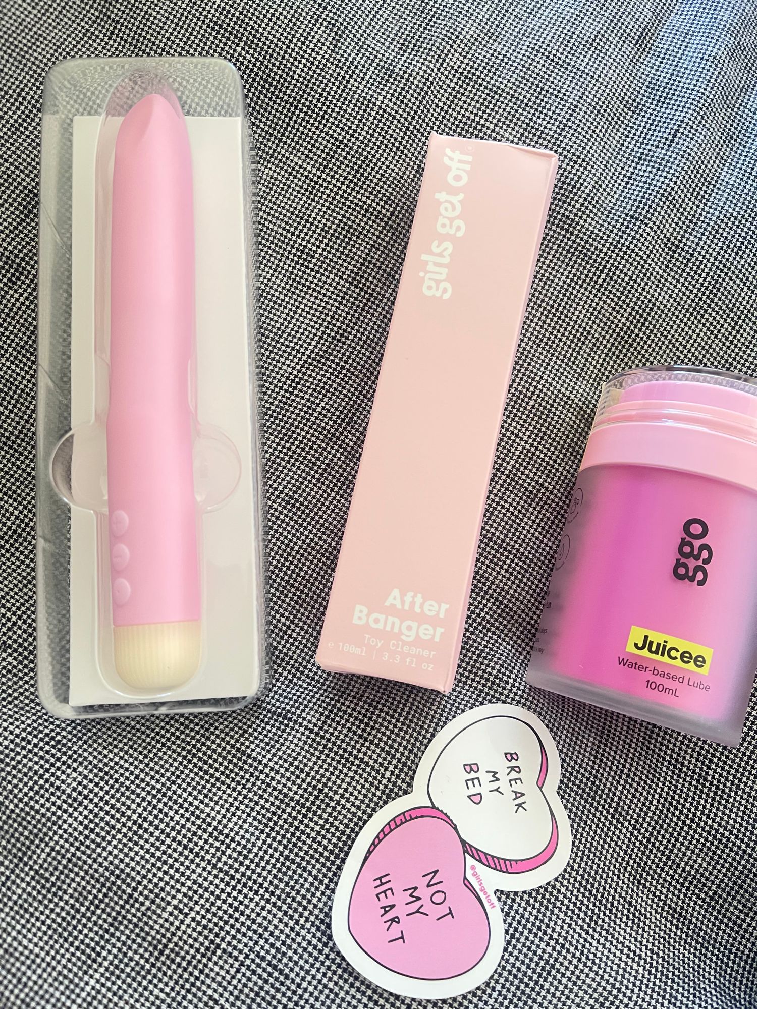 lulu water based lubricant Yes, all of our lubes are safe for internal use. We use a plant-based  thickener and the glow comes from riboflavin which is just vitamin B2. No  harsh chemicals. All ingredients are main image 0