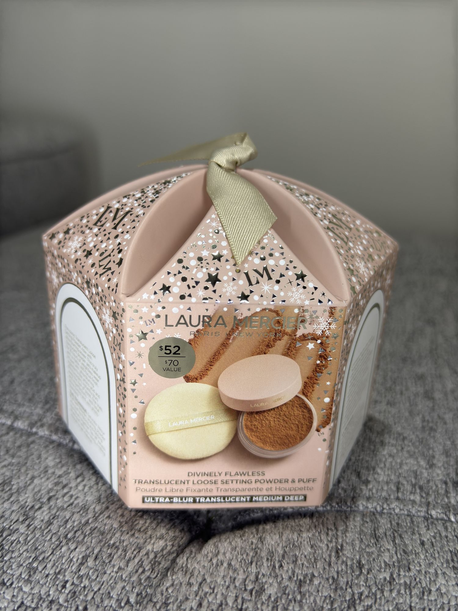 Divinely Flawless Translucent Loose Setting Powder Ultra-Blur Puff