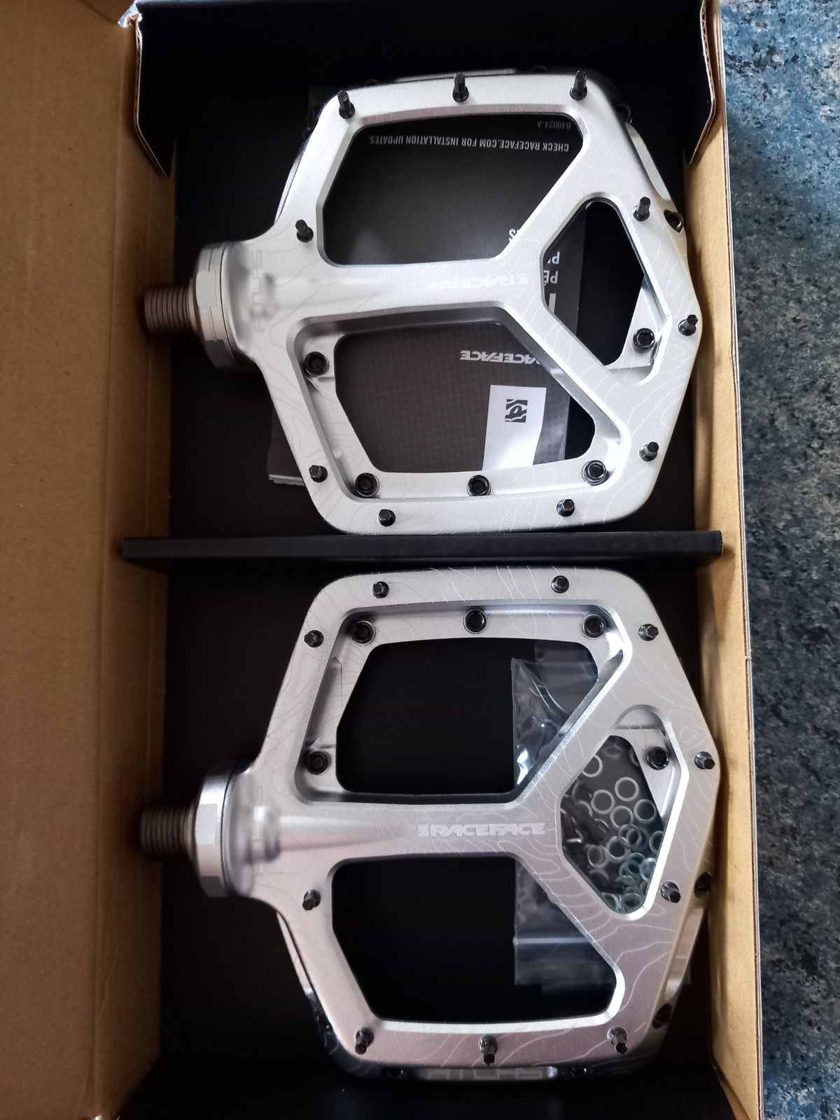pedal shimano ultegra Shimano Ultegra PD-R8000 Carbon Road Bike Pedals main image 1