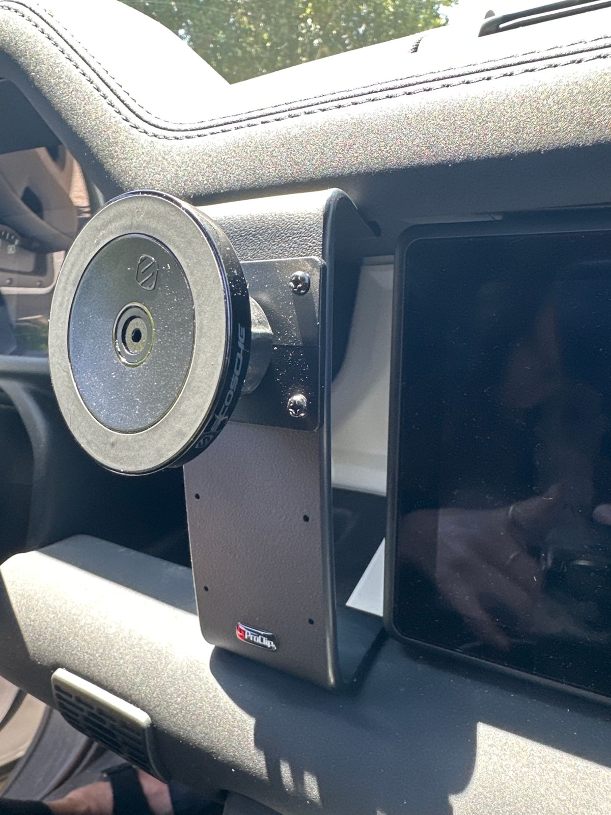 10 Infotainment Screen Phone Mount for Land Rover Defender L663 - EARLY Magsafe Version 10 Infotainment Screen Phone Mount for Land Rover Defender L663 - EARLY Magsafe Version