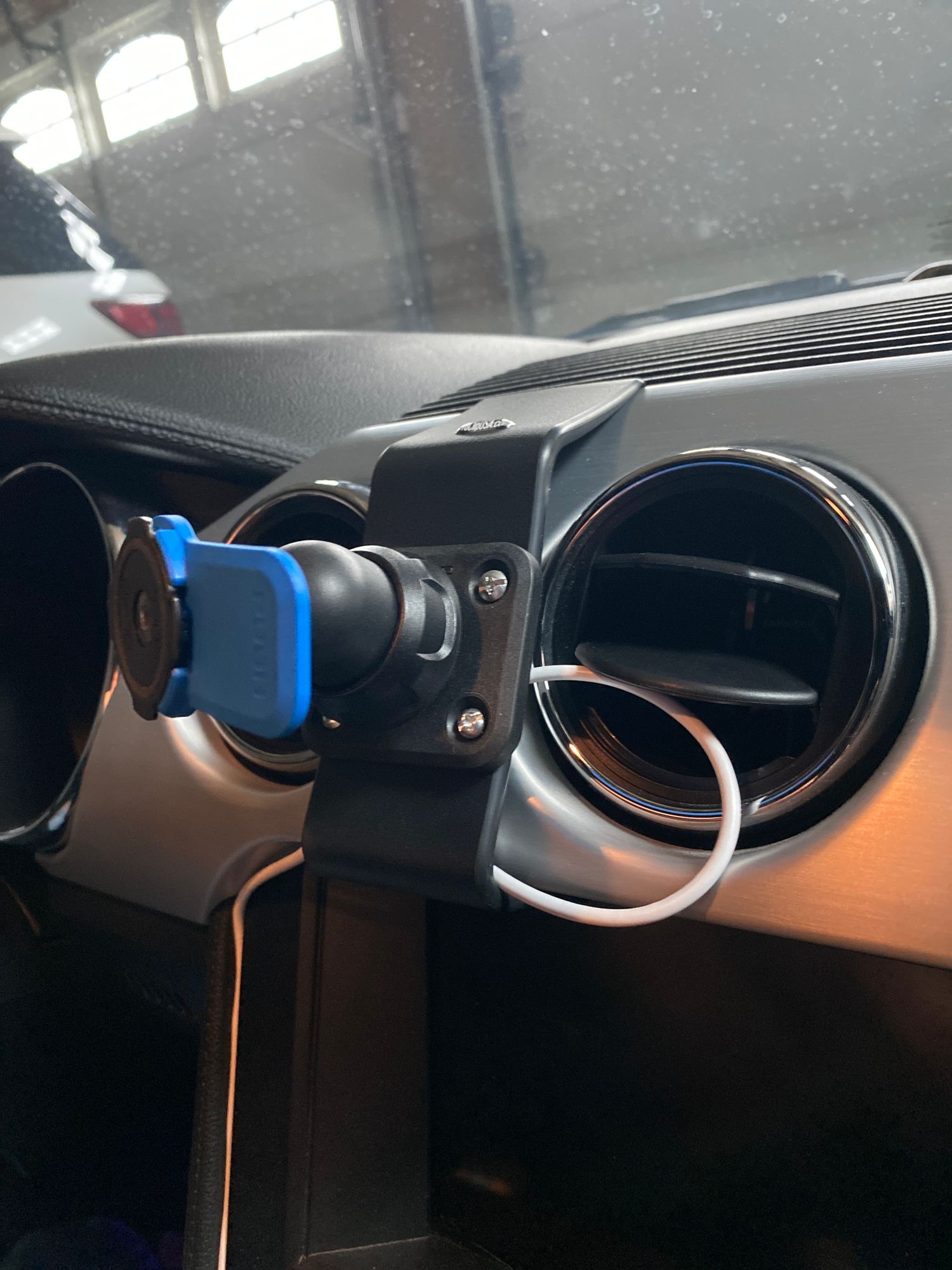 Autorder Soporte de teléfono de coche para Ford Mustang Mach-E 2021 Autorder Soporte de teléfono de coche para Ford Mustang Mach-E 2021
