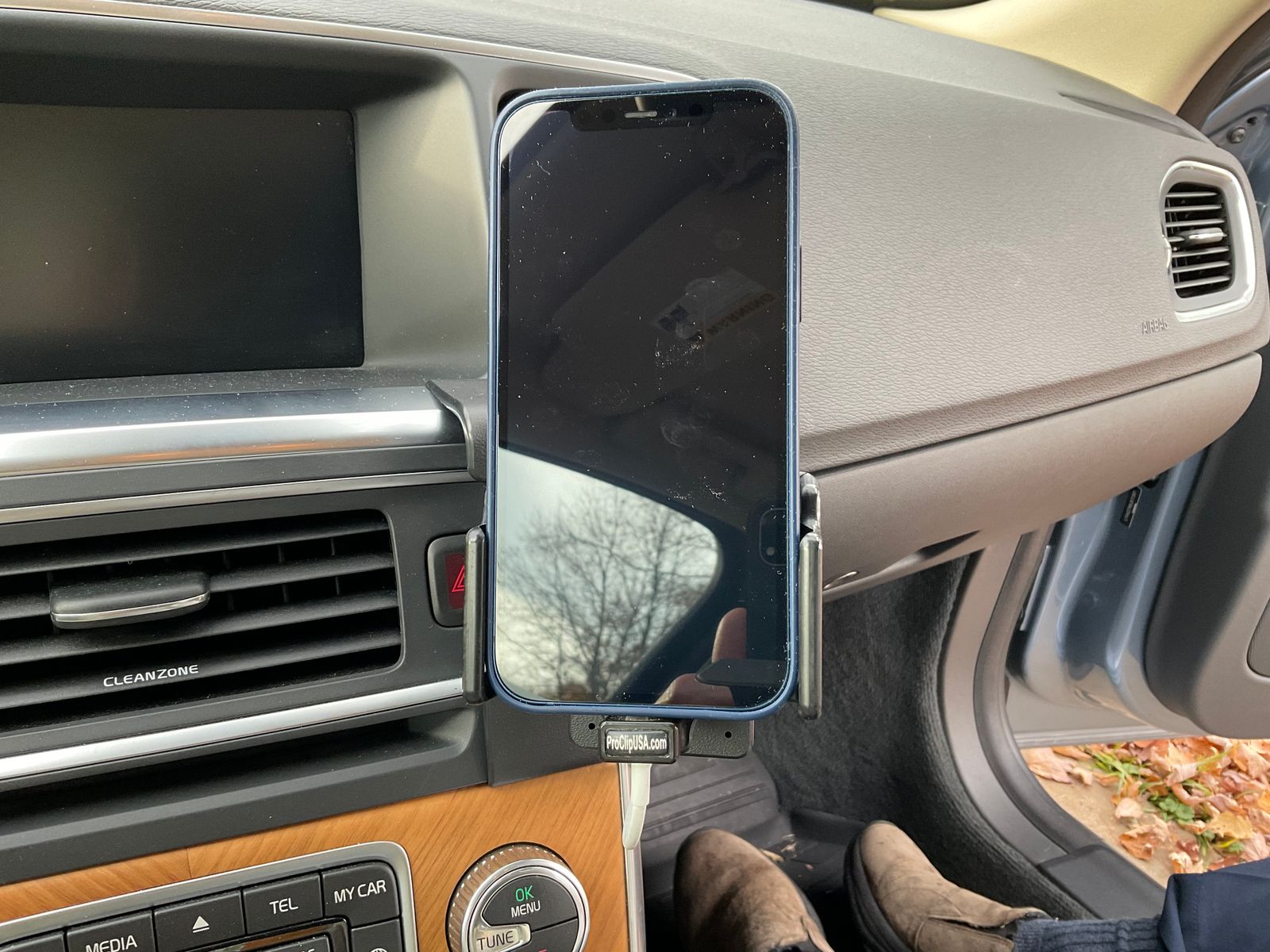 Best Car Mount for Volvo S60: Ultimate Guide to Top Picks