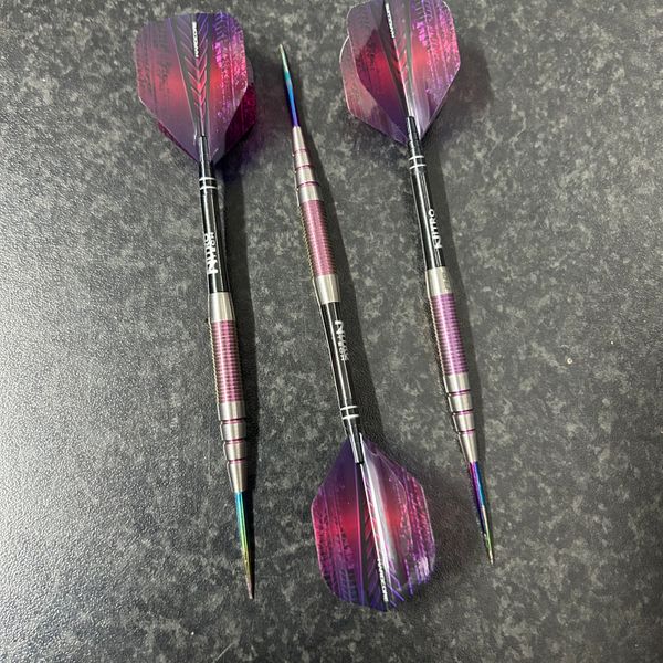 Set De Fléchettes Red Dragon – 6 Vols Hardcore Snakebite + 6 Tiges Nitrotech Vertes, Moyennes
