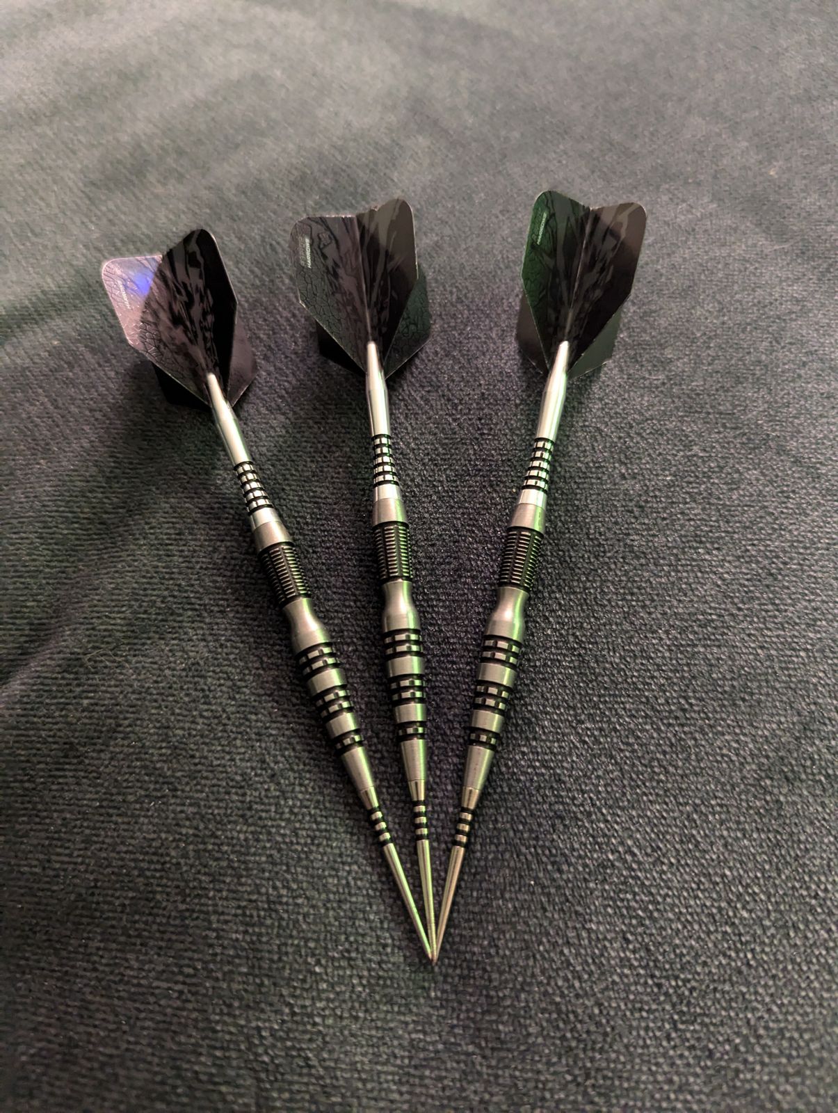 RED DRAGON Peter Wright Snakebite Supa-Venom Jeu de fléchettes en tungstène de qualité supérieure 24 grammes avec ailettes et tiges RED DRAGON Peter Wright Snakebite Supa-Venom Jeu de fléchettes en tungstène de qualité supérieure 24 grammes avec ailettes et tiges