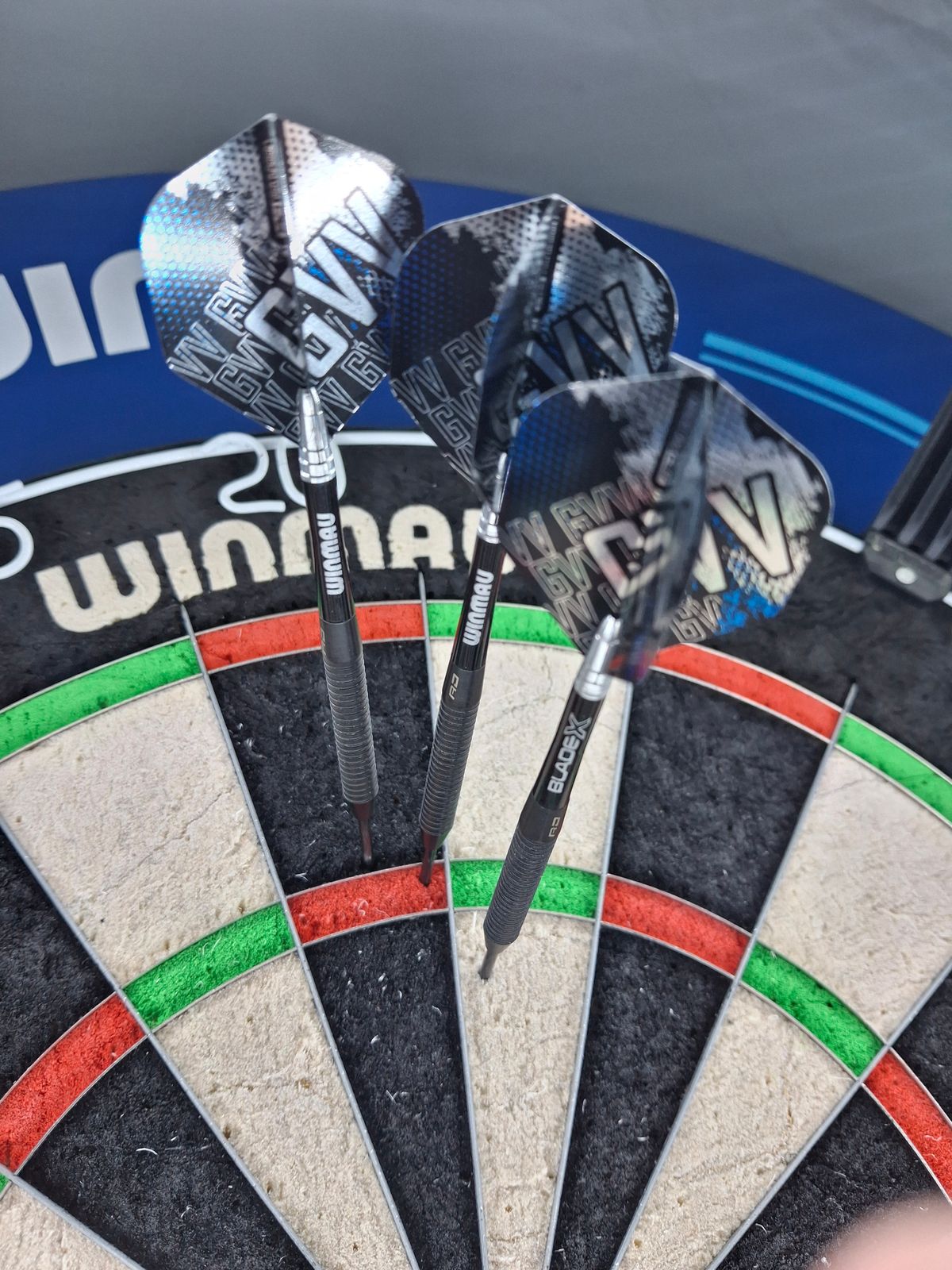 WINMAU Tiges Aluminium Fléchettes – Noir, Rose, Argenté – Courte Et Moyenne – Lot De 4 Jeux