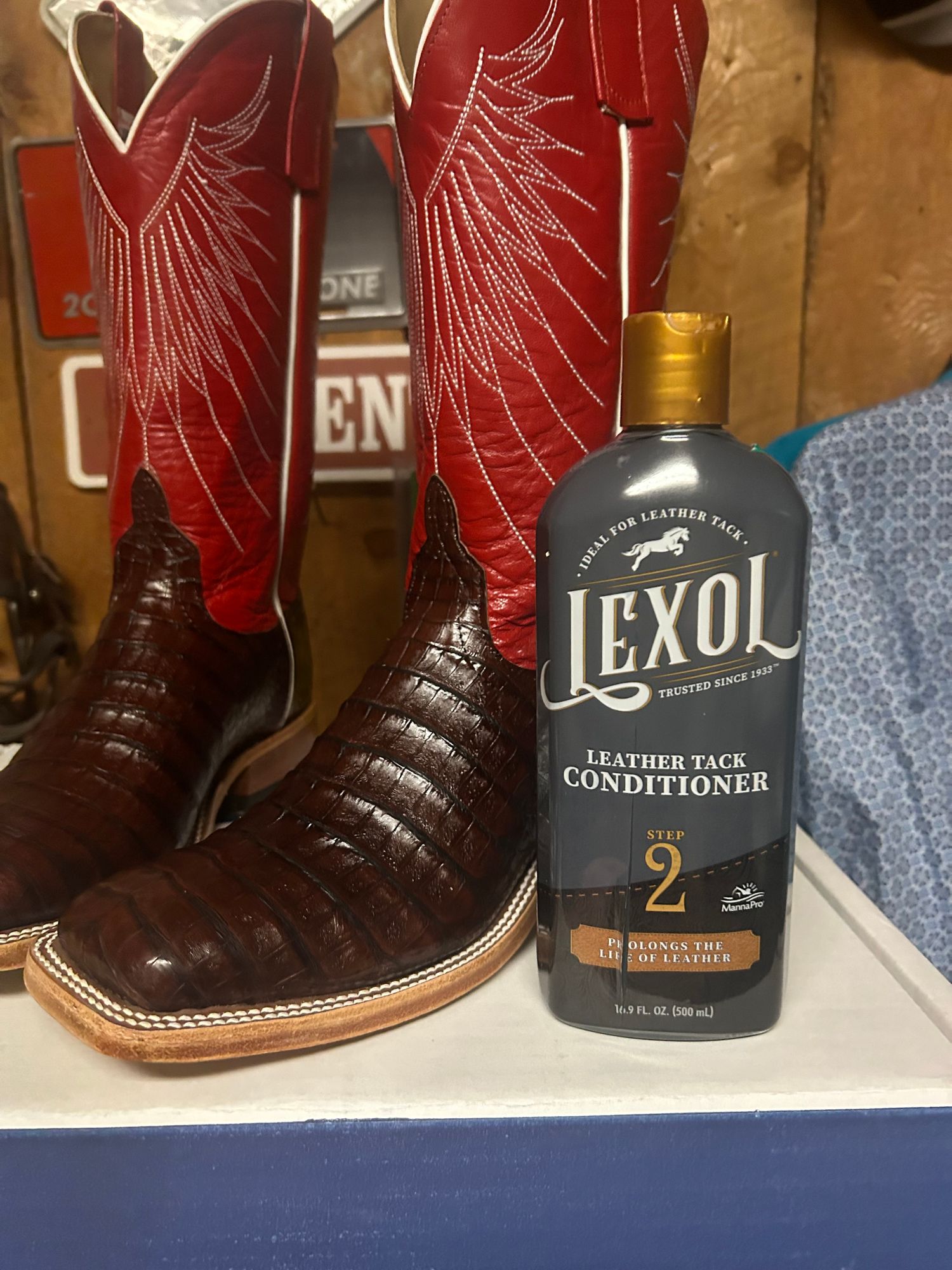 Lexol Leather Tack Neatsfoot Conditioner 16.9 Oz - 3-in-1 Leather Care For  Saddles, Car Seats & More Leather Tack Care