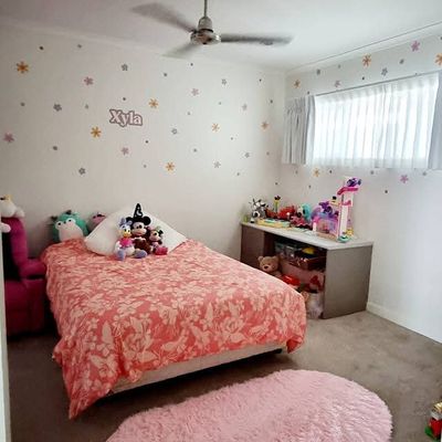 Personalised name decal in girls bedroom