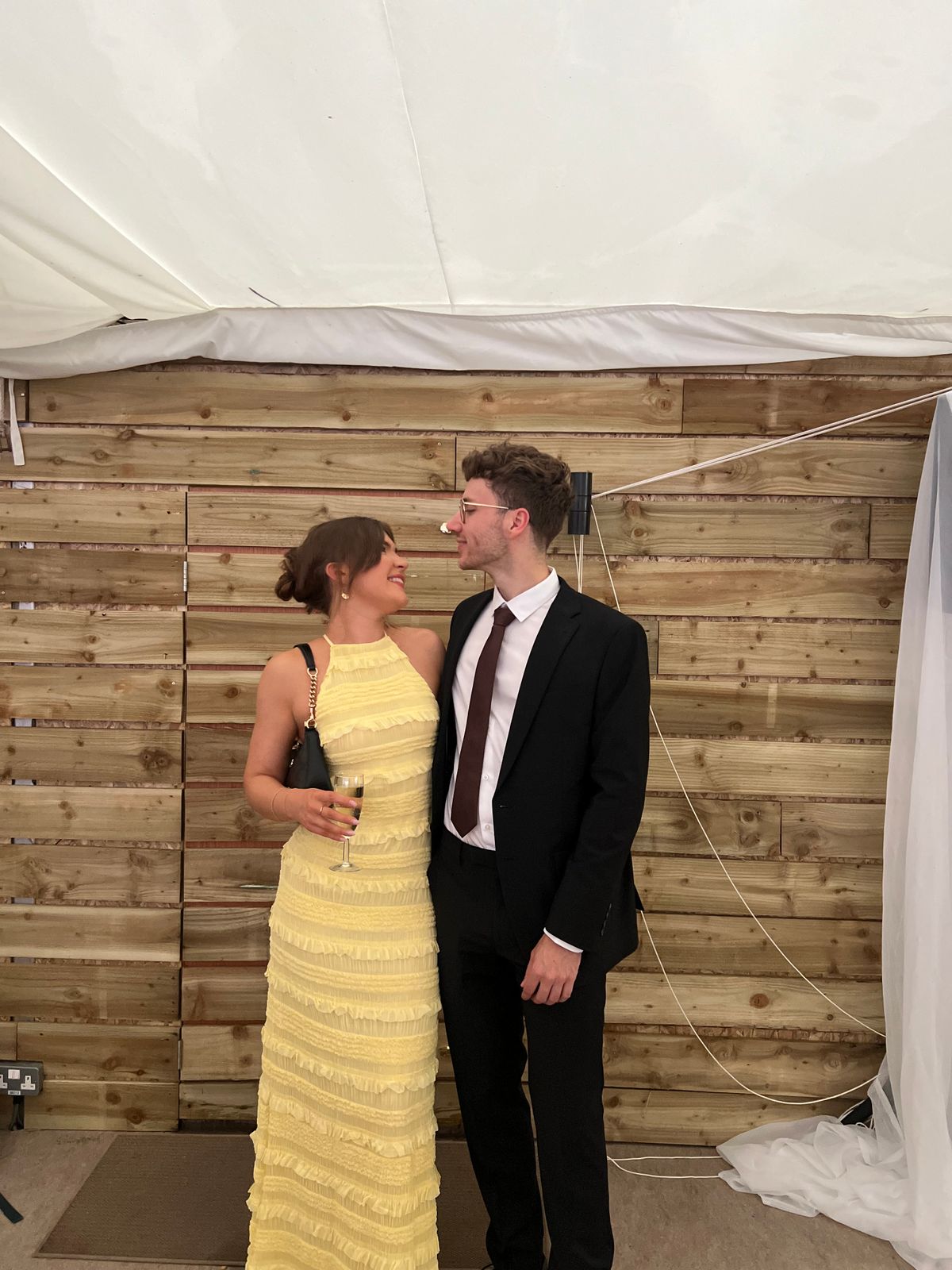 Tove Rufte Rückenless Nesselteck Maxi Kleid in Zitronengelb