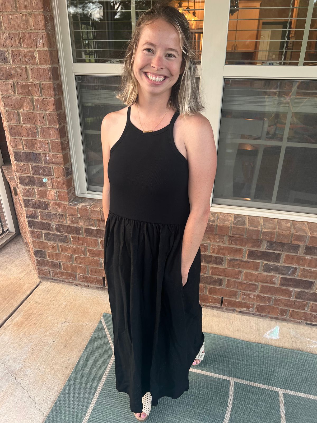 linen bra dress The dress everyone fell in love with.@abercrombie has now been restocked in more pretty cokours and a new linen addition , 100% cotton, pockets, built in bra., Currently on a 15% discount