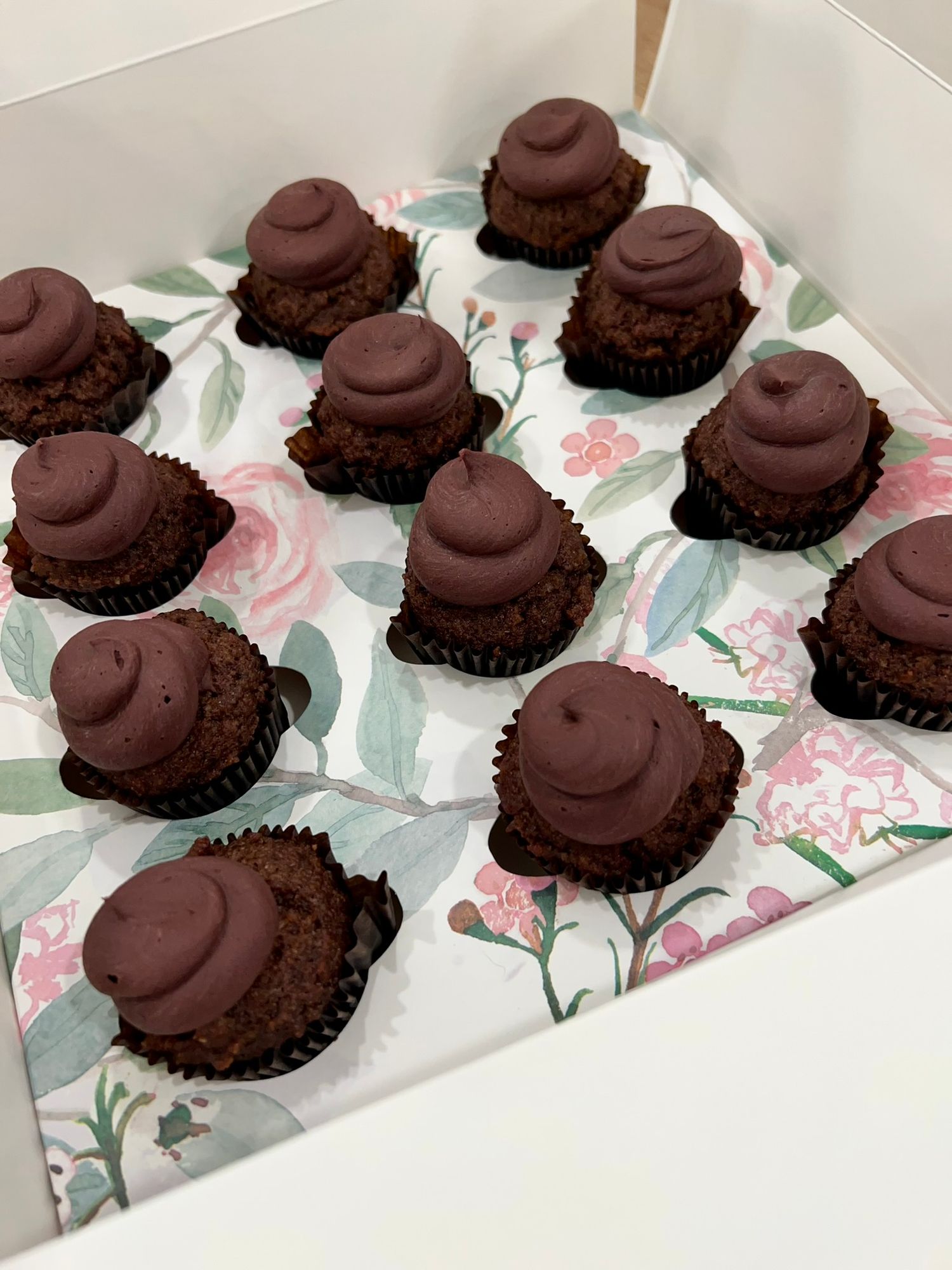 Vegan Chocolate Fairy Cake (Pack of 12), image size:1500x2000