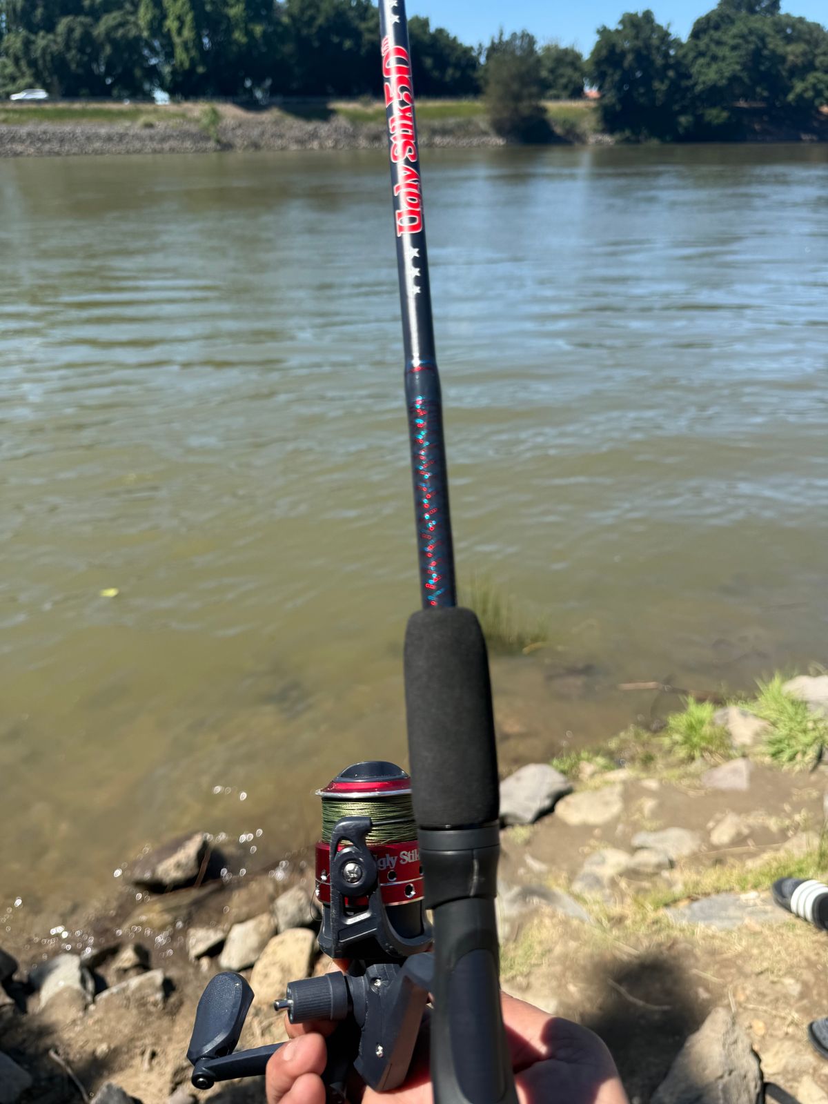 does ugly stik make center pin rod USTE1025S691 Tiger Elite Spinning The Ugly Stik Clear Tip delivers extra strength right where you need it and is sensitive to the lightest strike. 50th Anniversary Spinning Combo