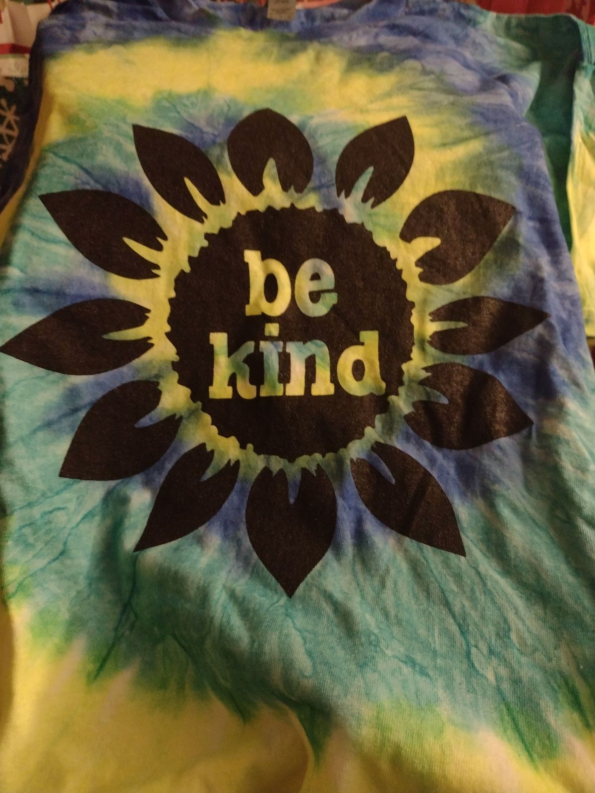 Maglietta Donna Girasole Be Kind – Morbida Top Con Frase Ispirazionale (S-2XL)