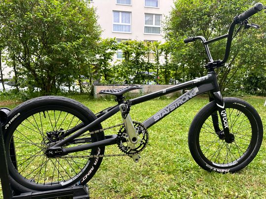 Tioga Spyder S-Spec Pivotal Carbonite Seat For BMX Bikes - Black/Red