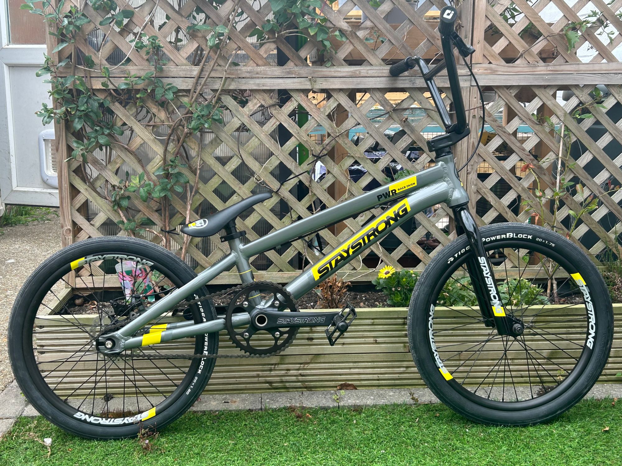 Stay Strong PWR Pro XXL Race BMX Bike – Source BMX EU