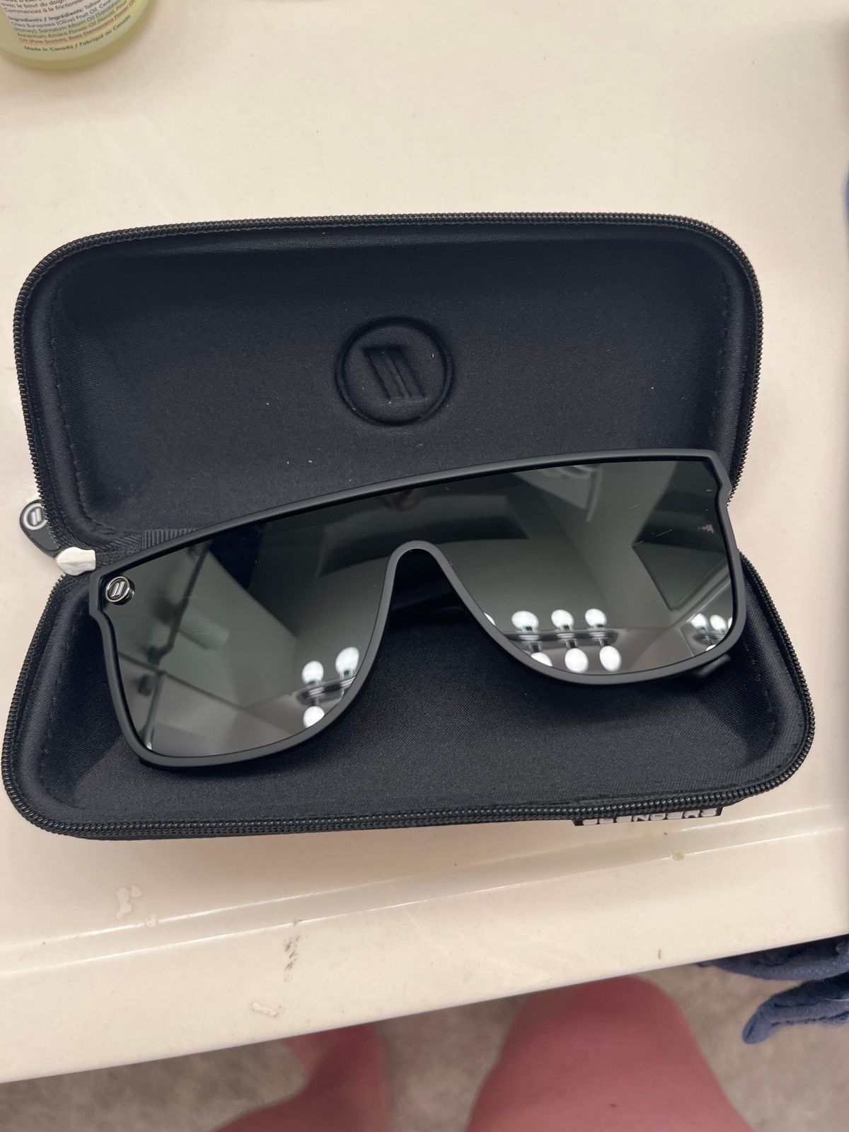Blenders Olivia Sunglasses + case Tropical Current – Blenders Eyewear main image 4