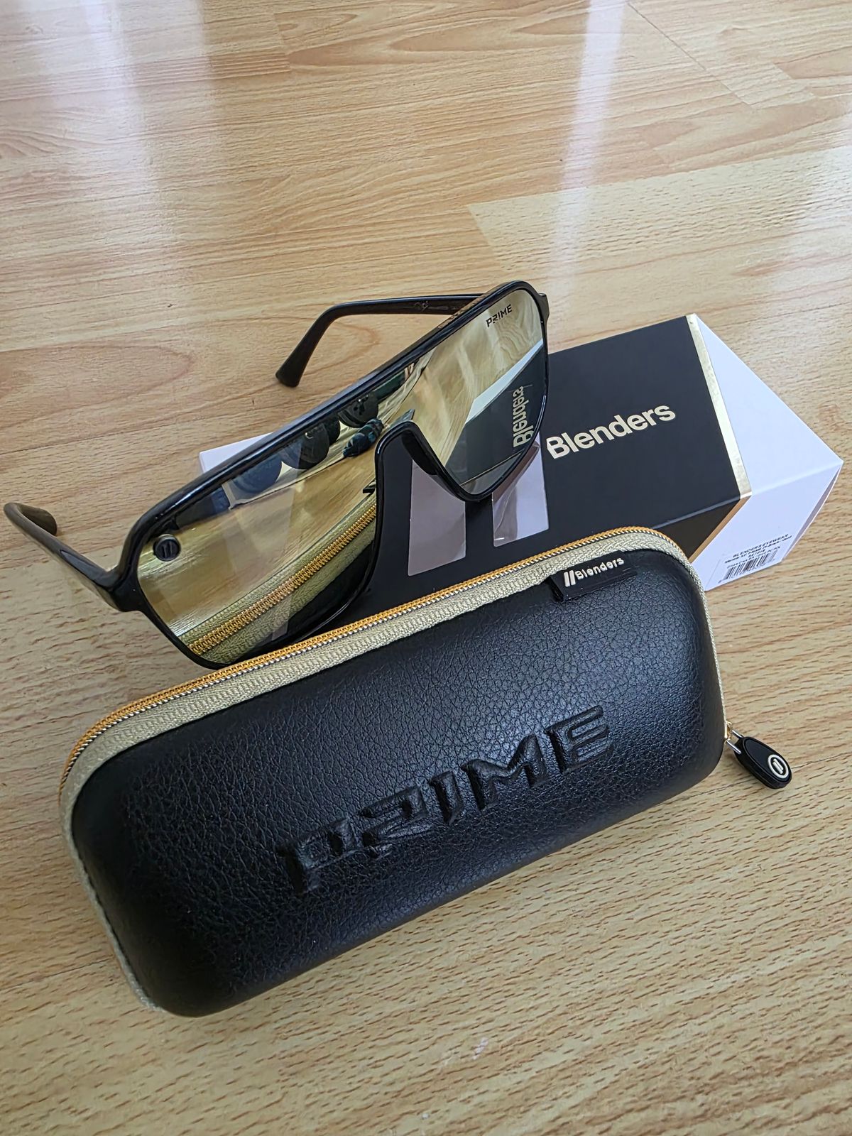 PRIME 21 - Black/Gold – Blenders Eyewear display picture 2