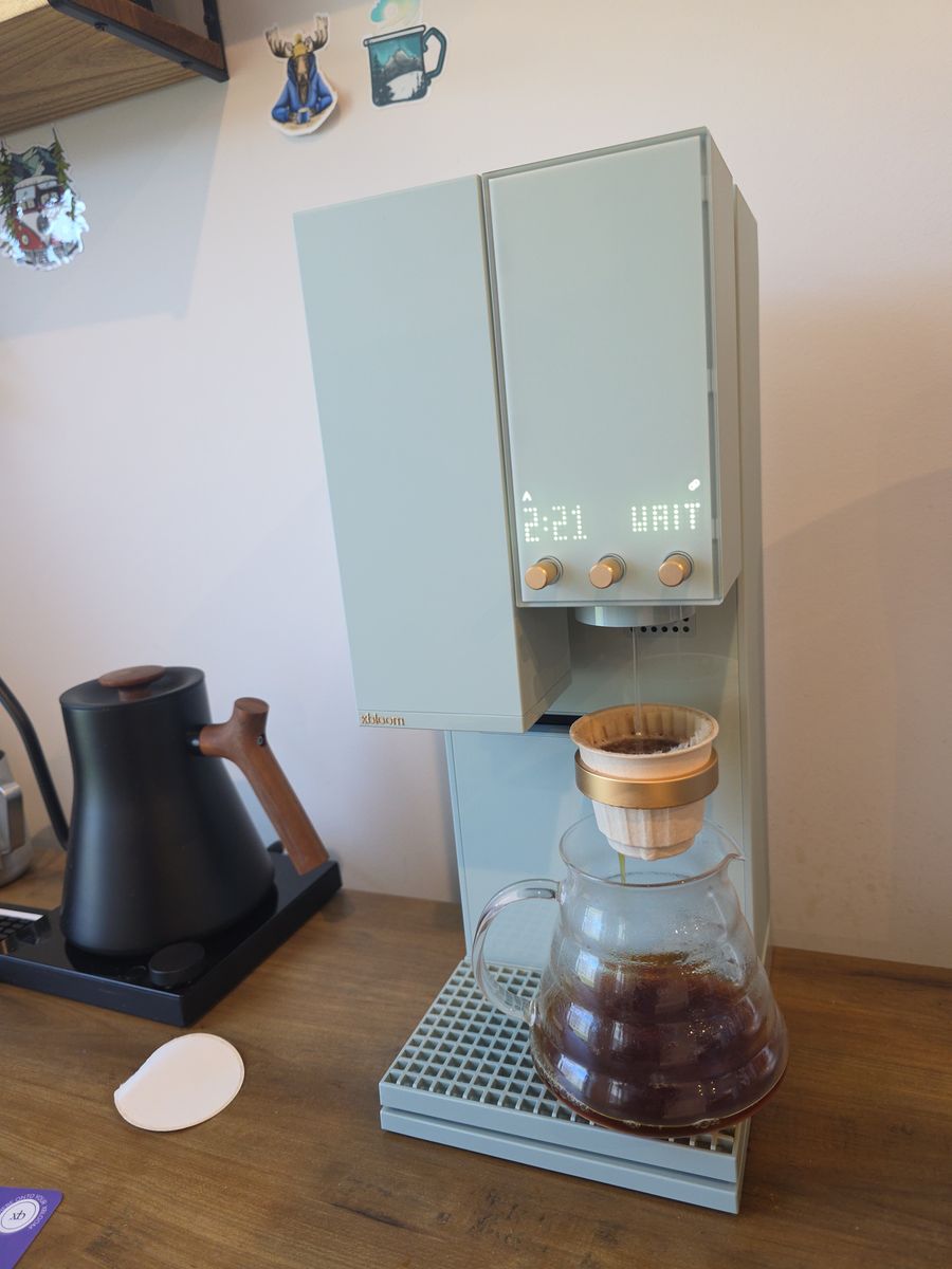 Coffee setup photographed by Gomi