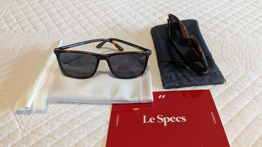 Lesoecs Sunglasses with Case Le Specs Case & Cloth White Uni-Sex | Le Specs main image 2