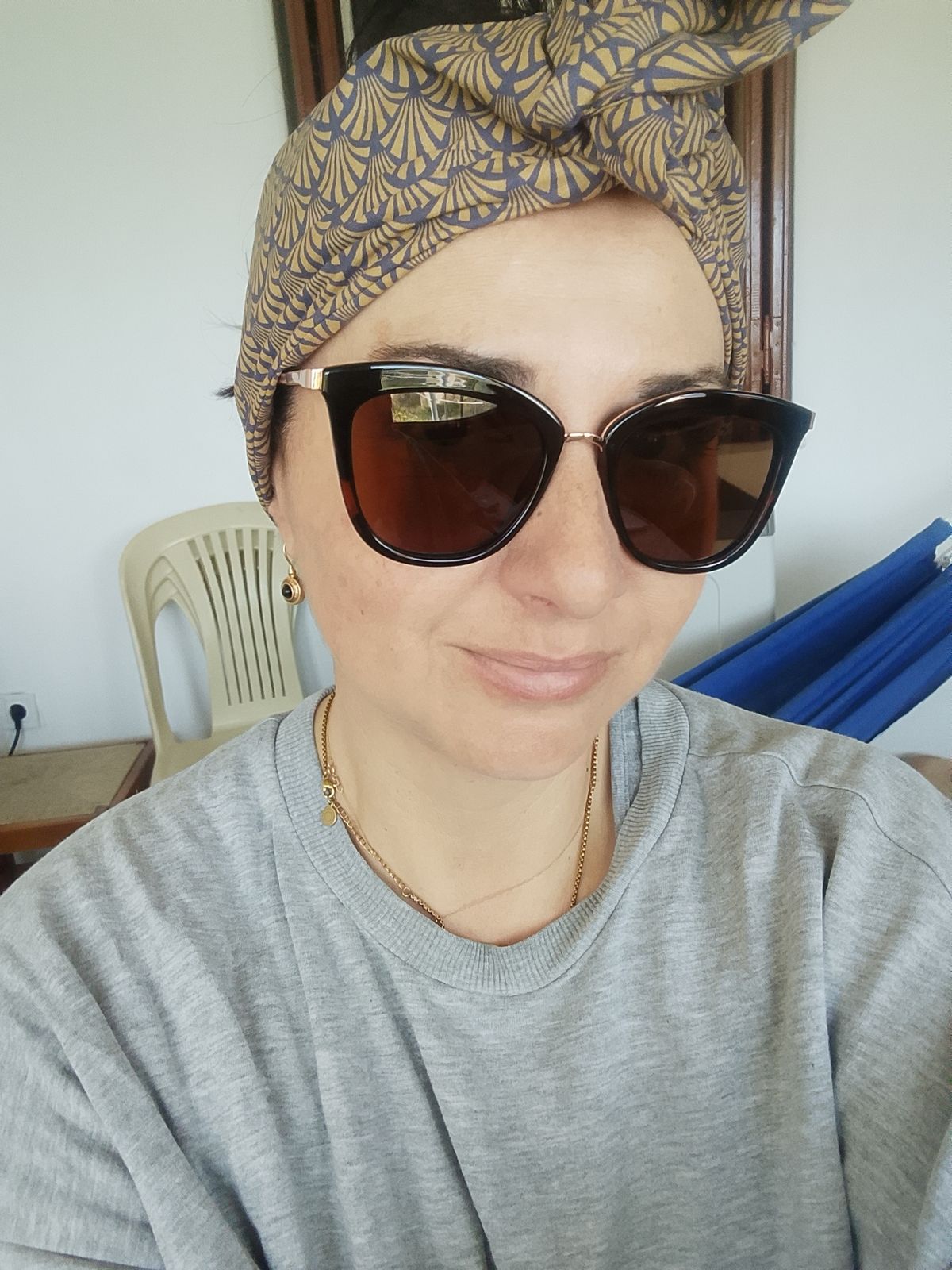 Caliente Tort Rose Gold Female Cat-Eye Sunglasses | Le Specs display picture 2