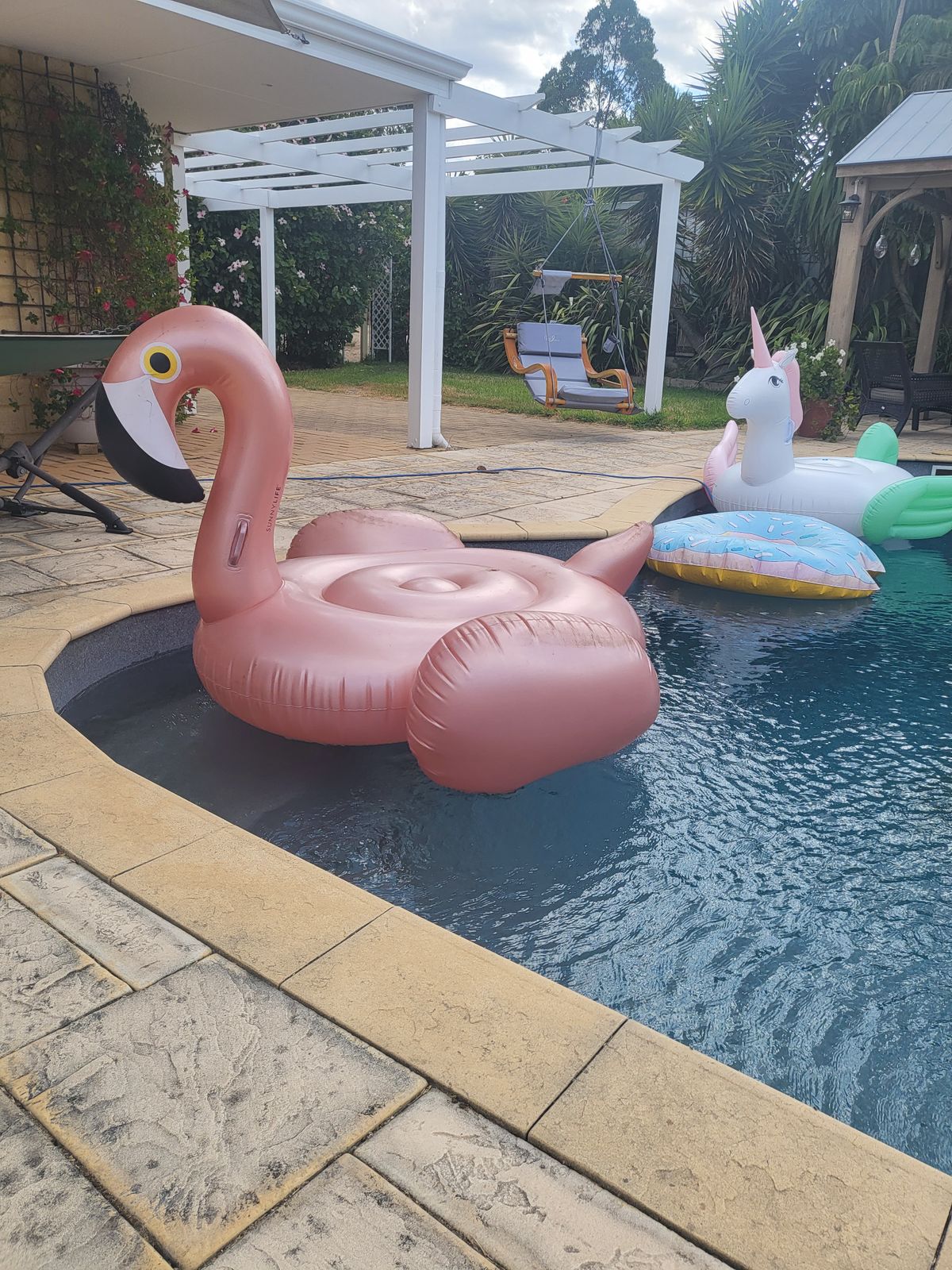 Luxe Ride-On Float Flamingo Rose Gold SUNNYLiFE