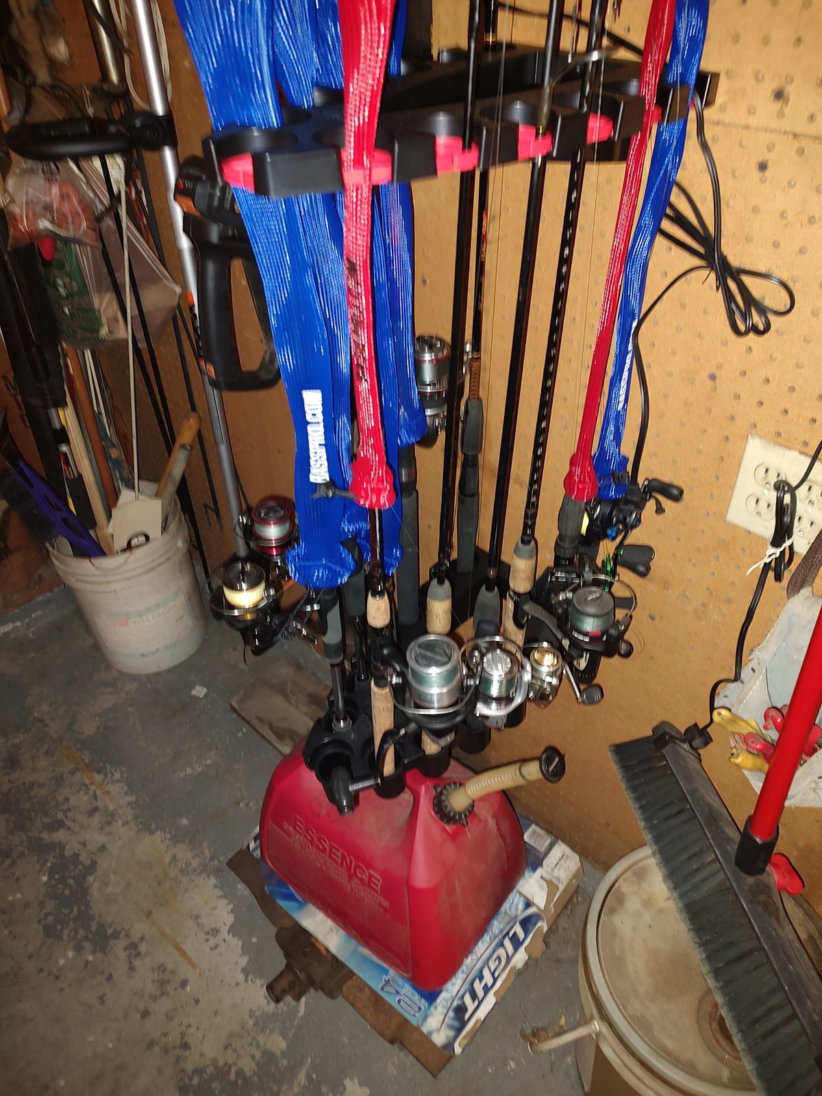 berkley babkrh bucket fishing rod holder Boat quick and easy solution for holding their fishing rods while the boat is anchored Berkley Fishin' Gear Boat Rod