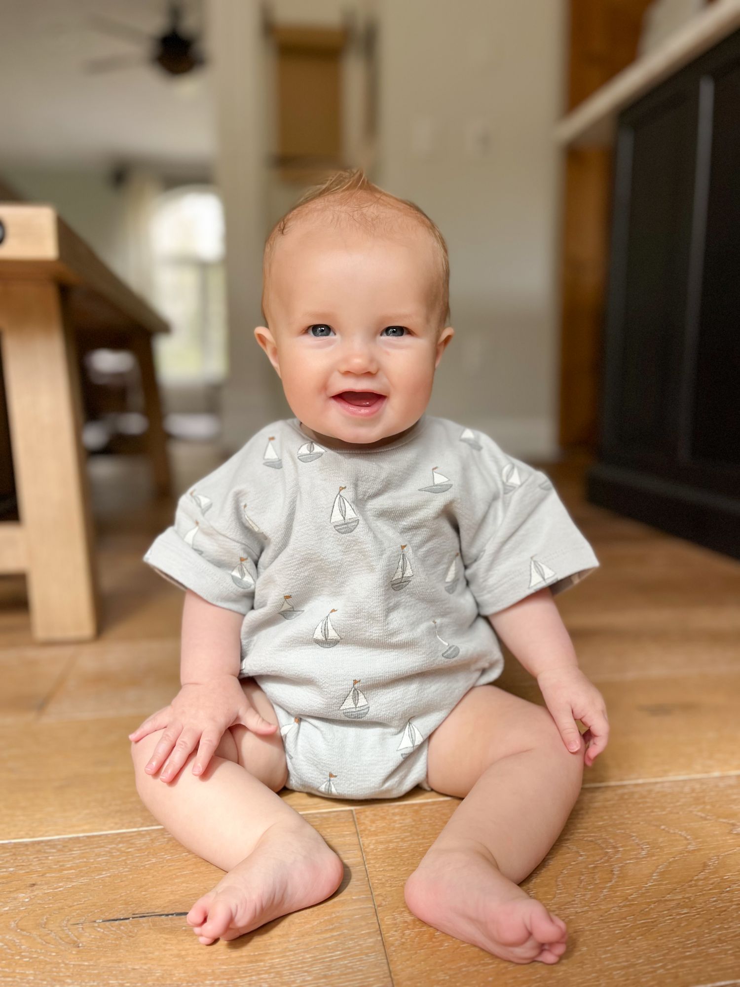 Relaxed Short Sleeve Bubble Romper Lion – Quincy Mae