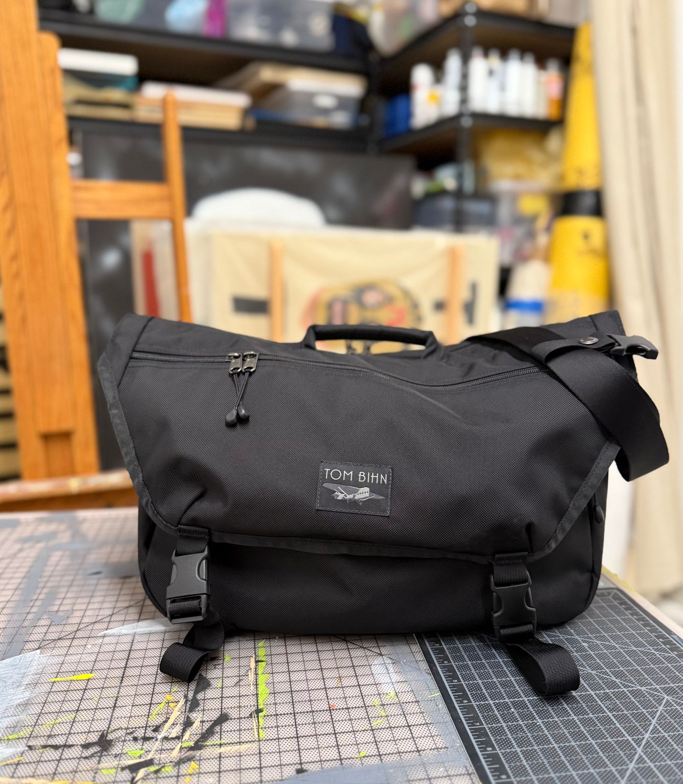 TOM BIHN Marathon Messenger, Messenger Bag, 20L