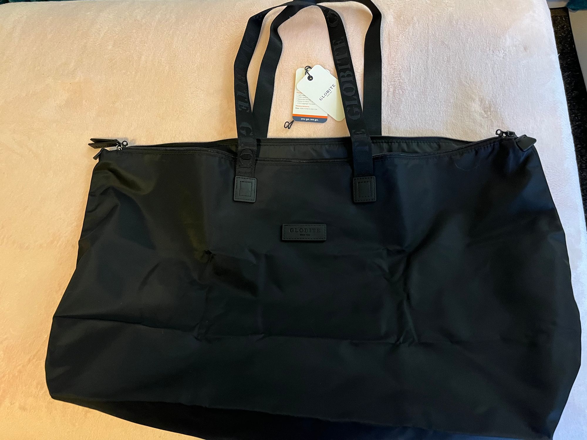 hue & ash large nylon travel tote bag Herschel Heritage Hardshell Carry On Luggage  Herschel Supply Co. USA This tote bag is ideal for professional settings or as a refined travel companion for short trips Hawk 6088: Pick the Hue