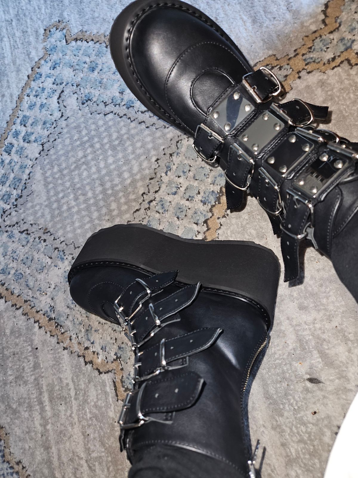 Bad ass zip up black leather boots by vince Alpinestars SMX-6 V3 Vented Black Boots - Speed Addicts main image 3