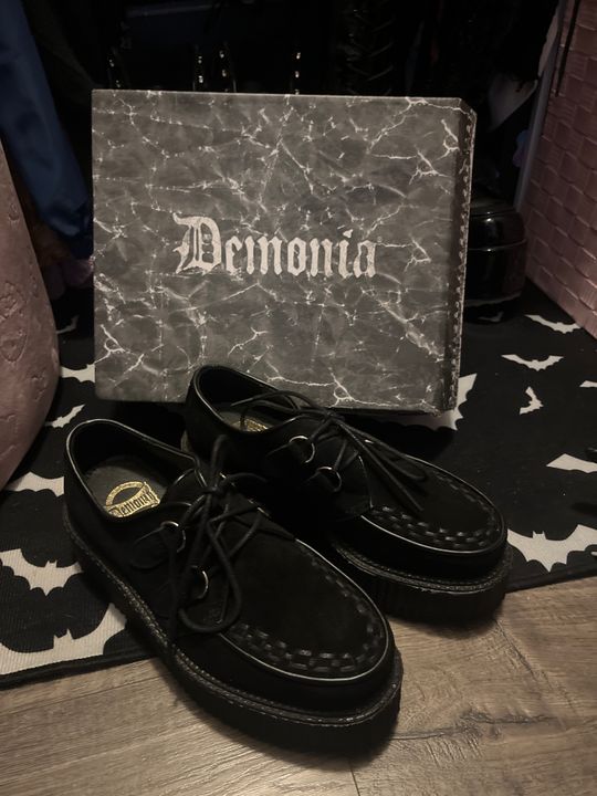 Demonia 80s Gothic Punk 402S Black Suede Leather Creepers 5 Men’s/7 Women’s CREEPER-402 Black Leather Creepers by Demonia main image 3