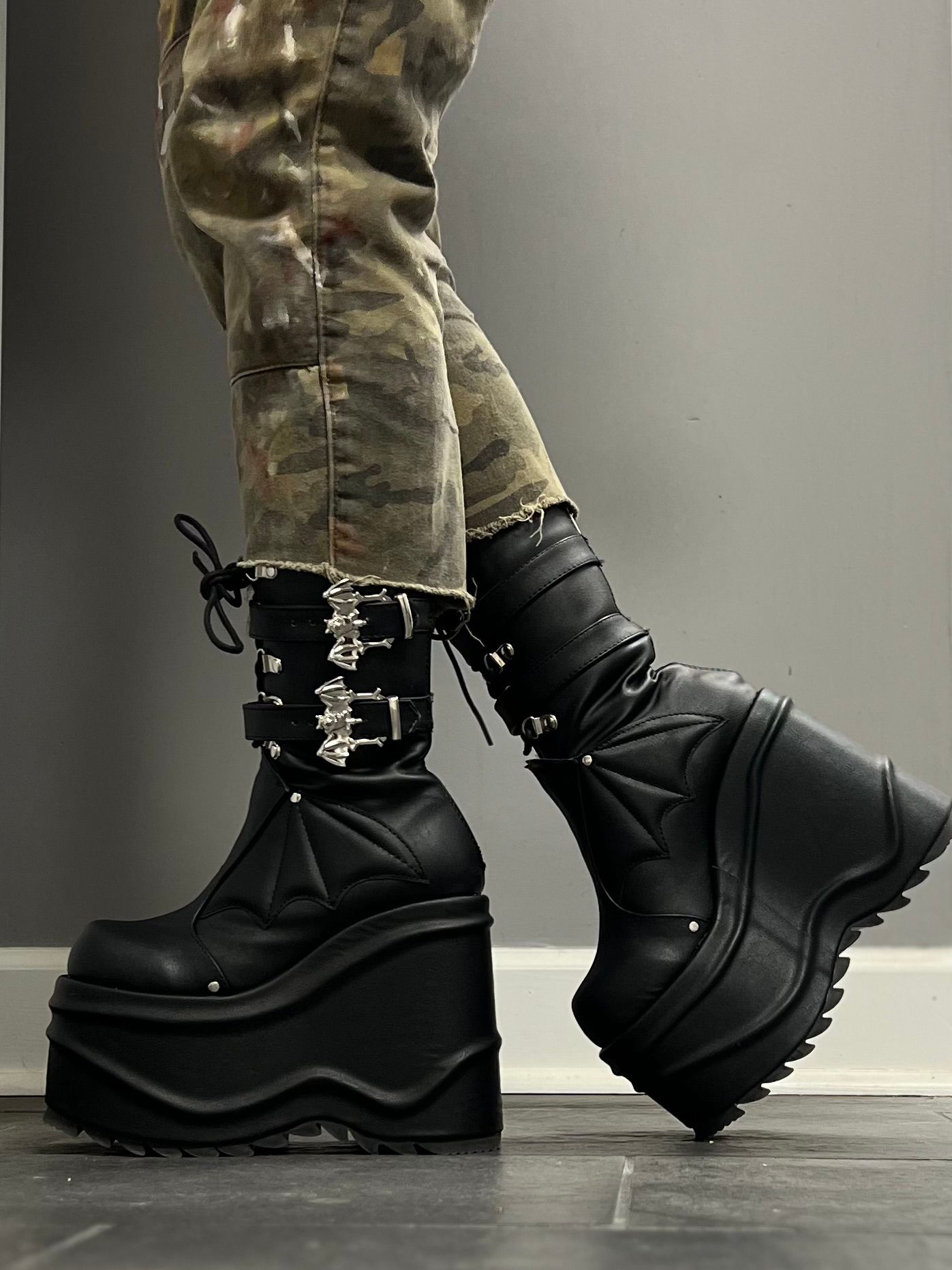 Vegan Leather Demonia Boots Size 10 Vegan Leather Demonia Wave 150