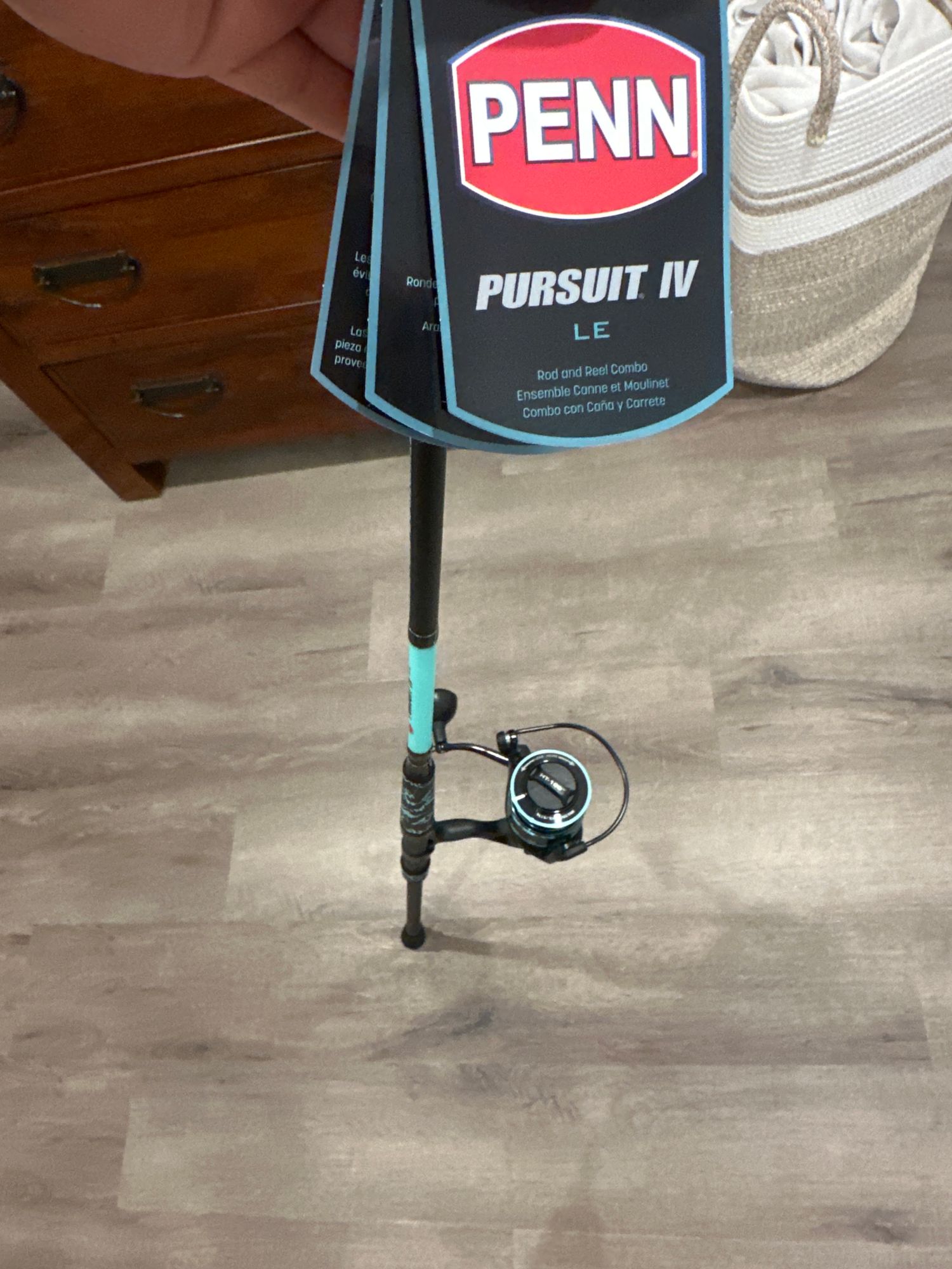 PENN Pursuit IV Spinning Mulinello Da Pesca - 5,6:1, Corpo In Grafite, Trascinamento HT-100, 5+1 Cuscinetti, Argento/Nero