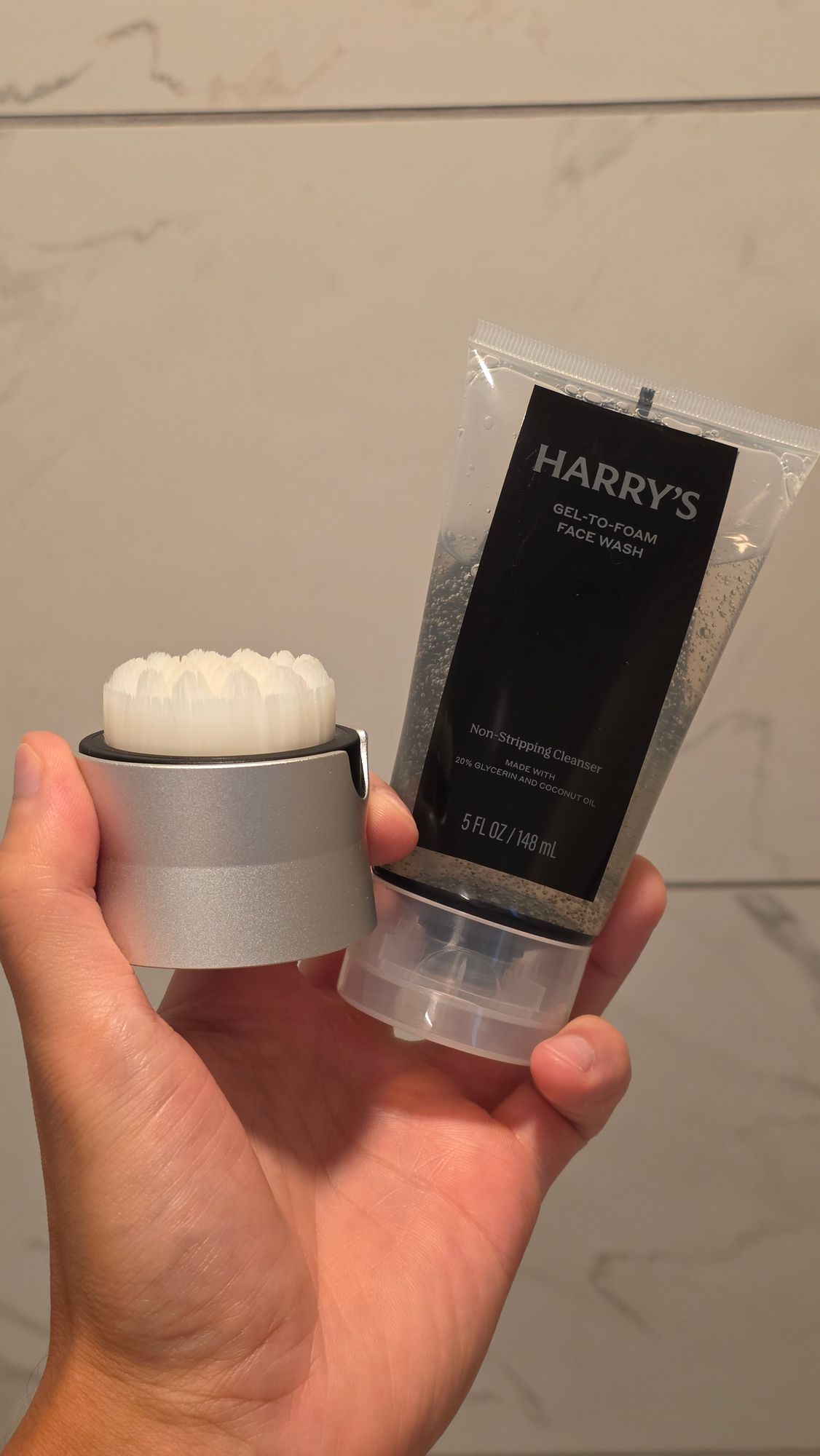Harrys facial cleansing brush and gel to foam face wash close up
