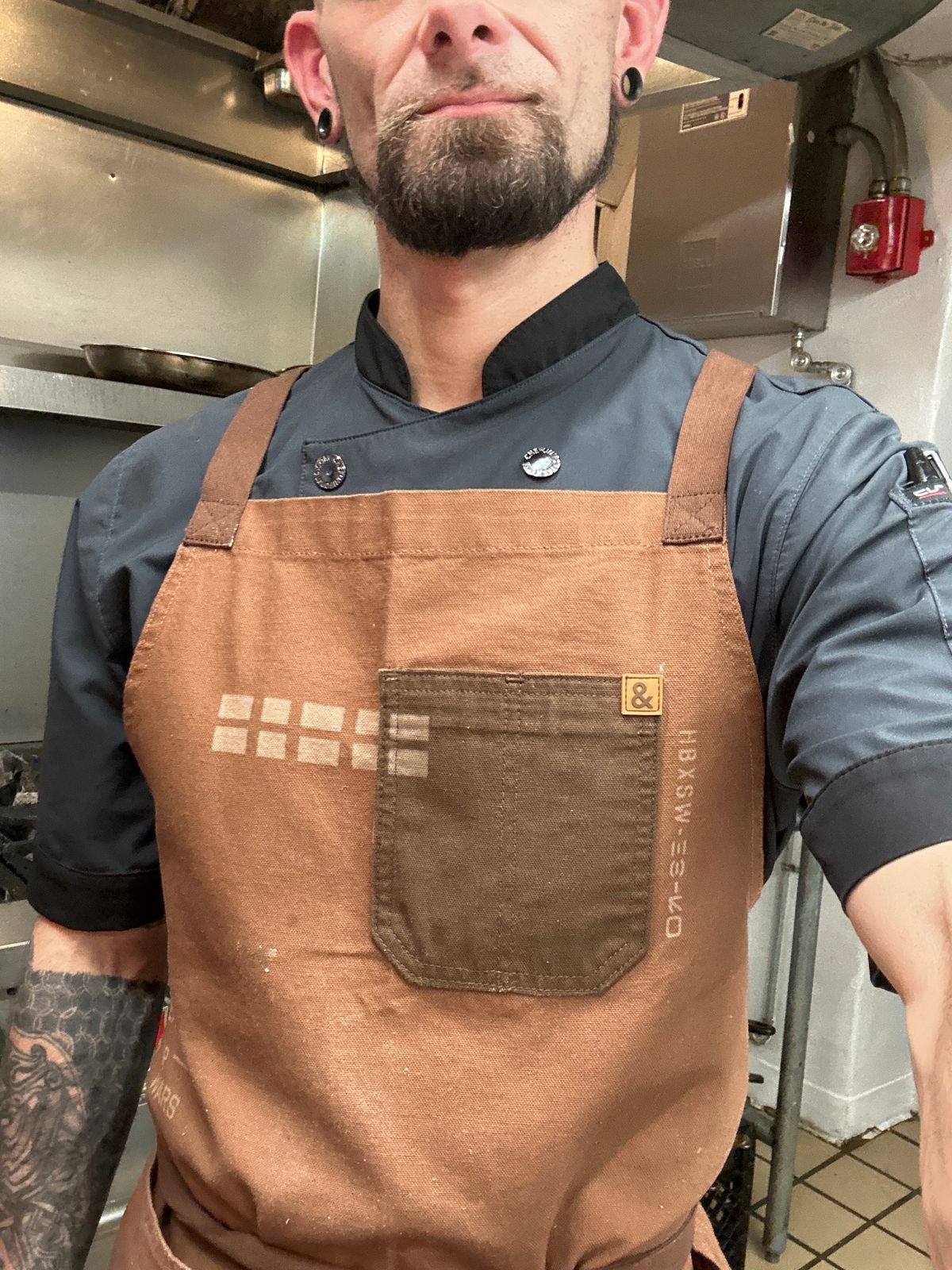 STAR WARS™ Crossback Apron - Darth Vader | Hedley & Bennett display picture 1